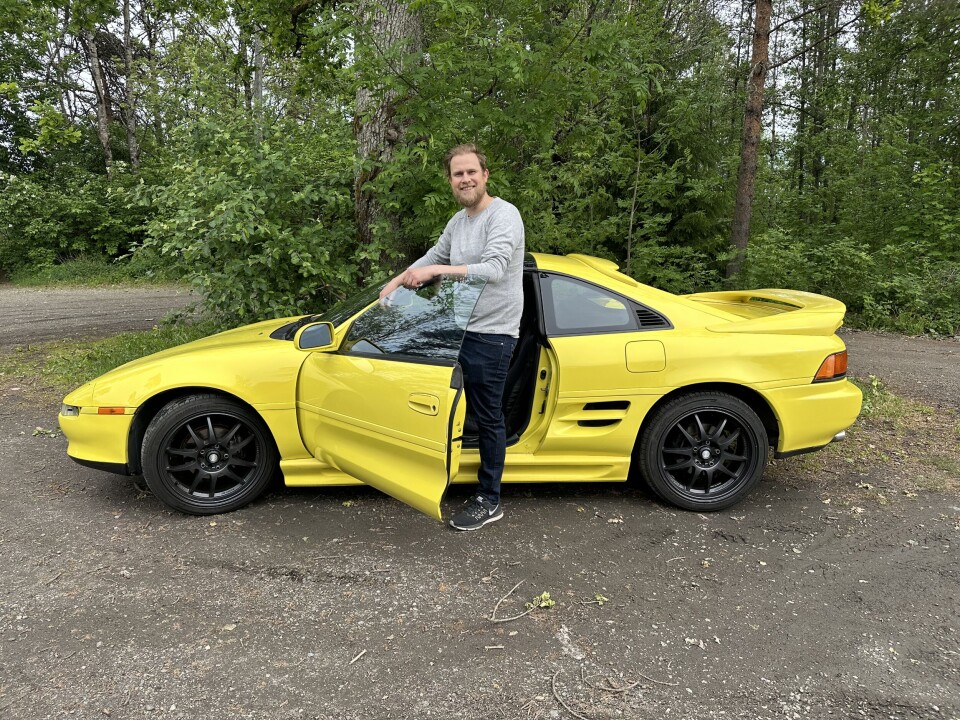 GUL FARE: Kompakte Toyota MR2 er nok til å gjøre Halvor Helgerud lykkelig.