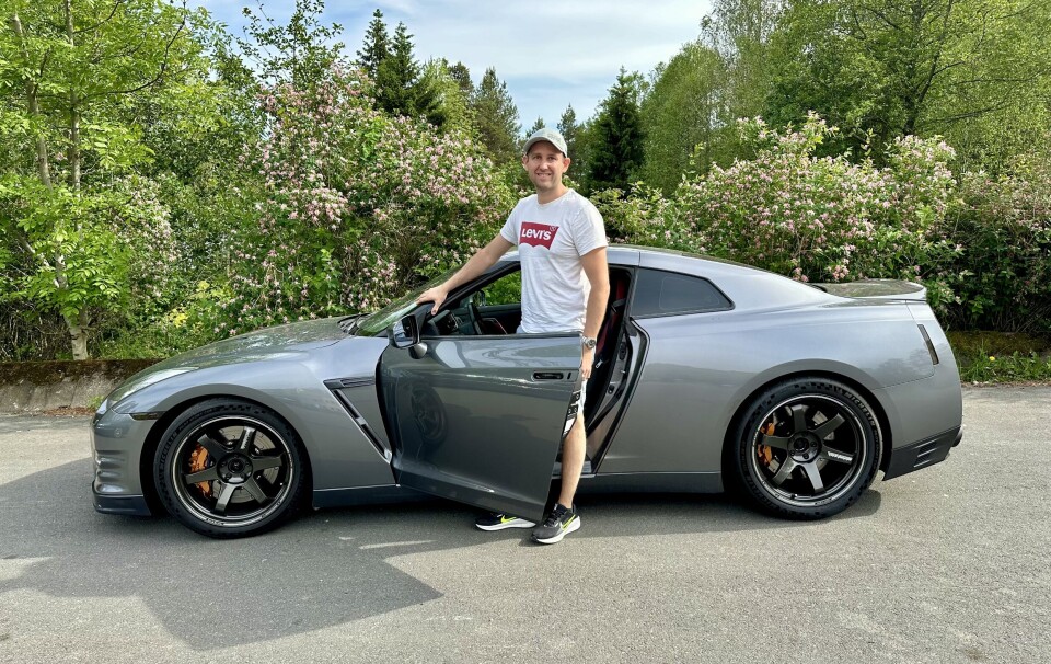 LYNNEDSLAG: Elektriker Tim Bache-Svendsen finner dirrende høyspenning i fenomenet Nissan GT-R.