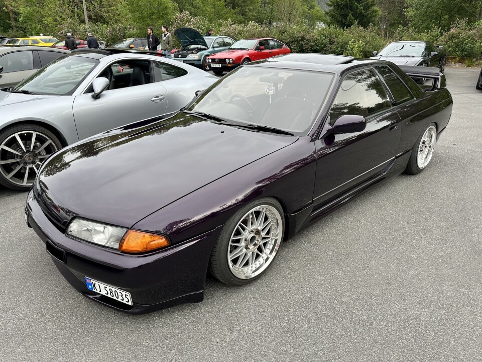 LANG OG LAV: Treffet byr på japansk kunst i alle former. Nissan-modeller som Skyline, sist sett i bilspill, er populære i Norge.