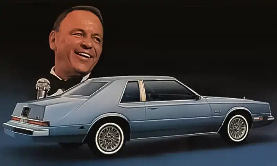 STJERNEKAMP: Imperial FS1 var utstyrt med chassis fra Chrysler-konsernets reservedelshyller, men fikk eget, ekstravagant karosseri. Artisten? Frank Sinatra.