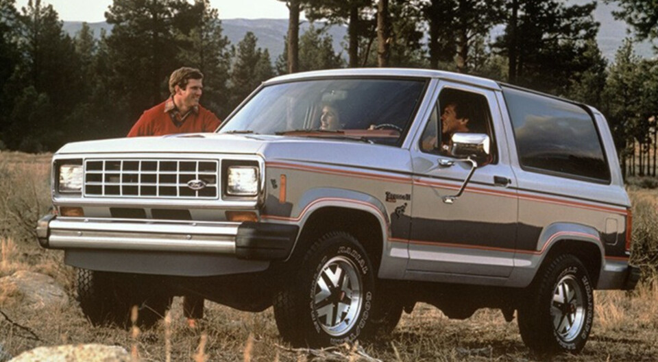 BRED OG KORT: Etter amerikanske mål var Ford Bronco sjokkerende kort. Her vist i en 1988-utgave.