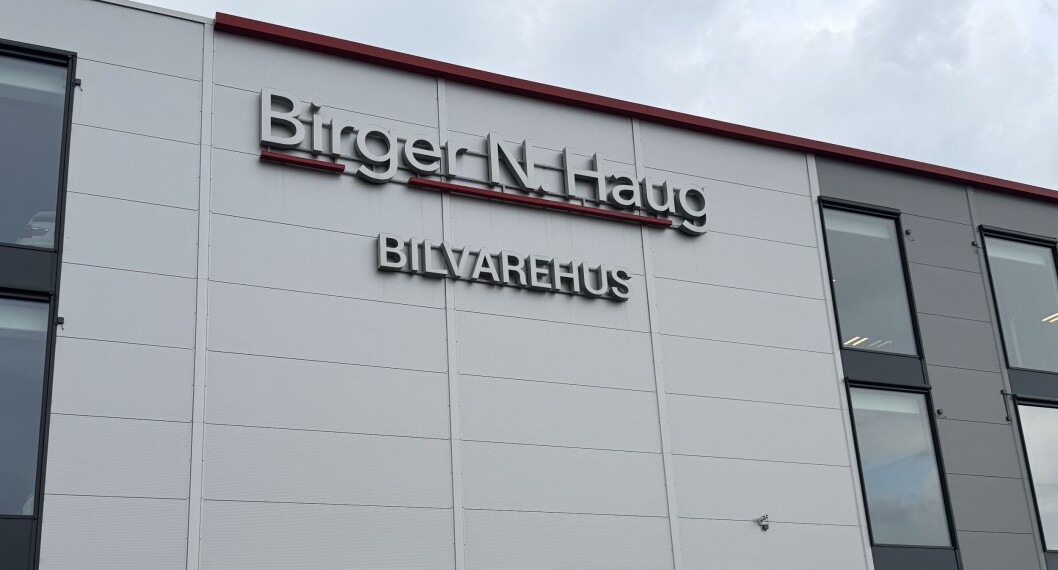 Anklages for å selge biler i strid med loven