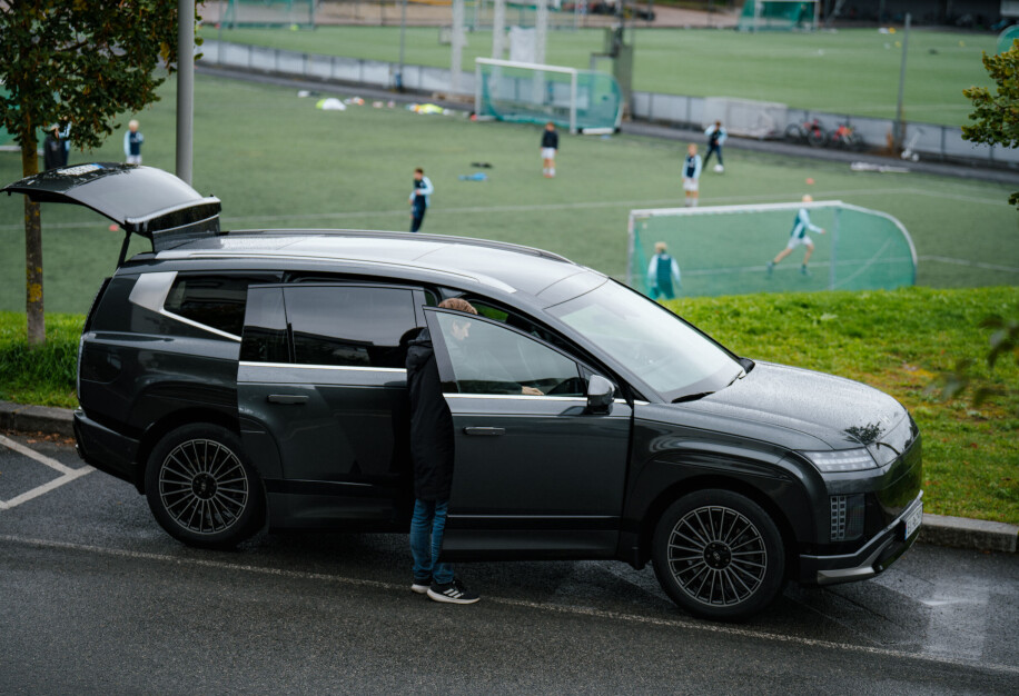 Her står bestemann på sidelinja