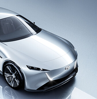 Mazda med sporty bil som går på alger