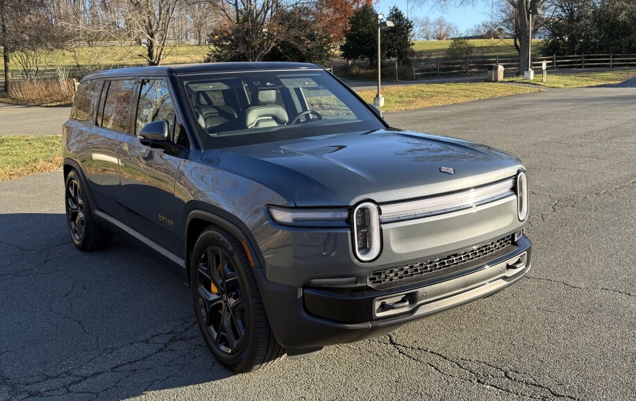 24 Rivia's R1s Tag: rivian r1s